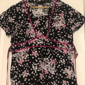 Women’s scrub top